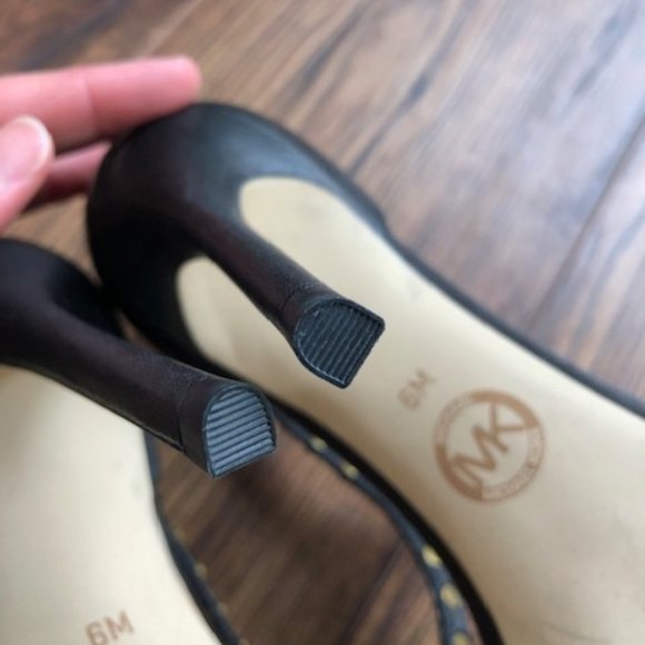 COPY - MICHAEL KORS Ava studded leather stiletto pumps, size 6 - Picture 7 of 10